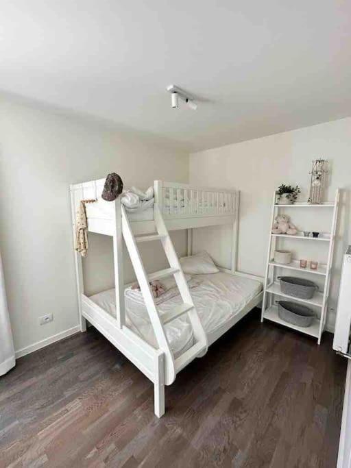 Recent En Lichtrijk Duplex-Appartement Te Вендуйне Экстерьер фото